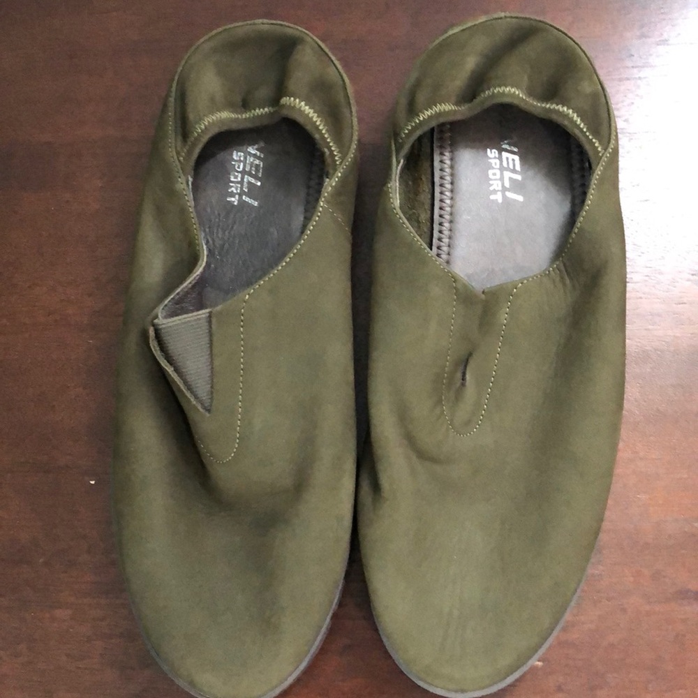 Vaneli Sport Green Suede Flats 8.5